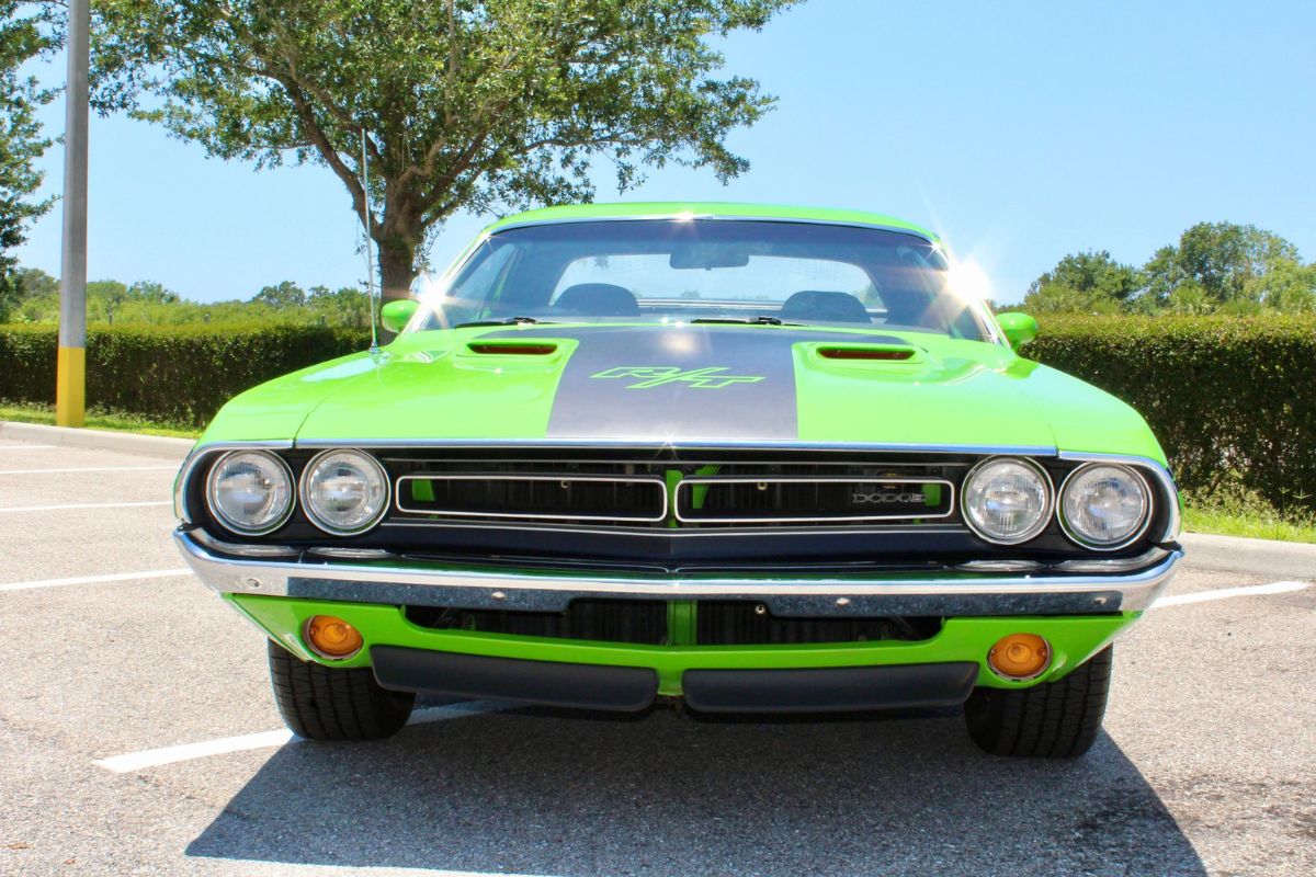Discover the Iconic 1971 Dodge Challenger RT (1)